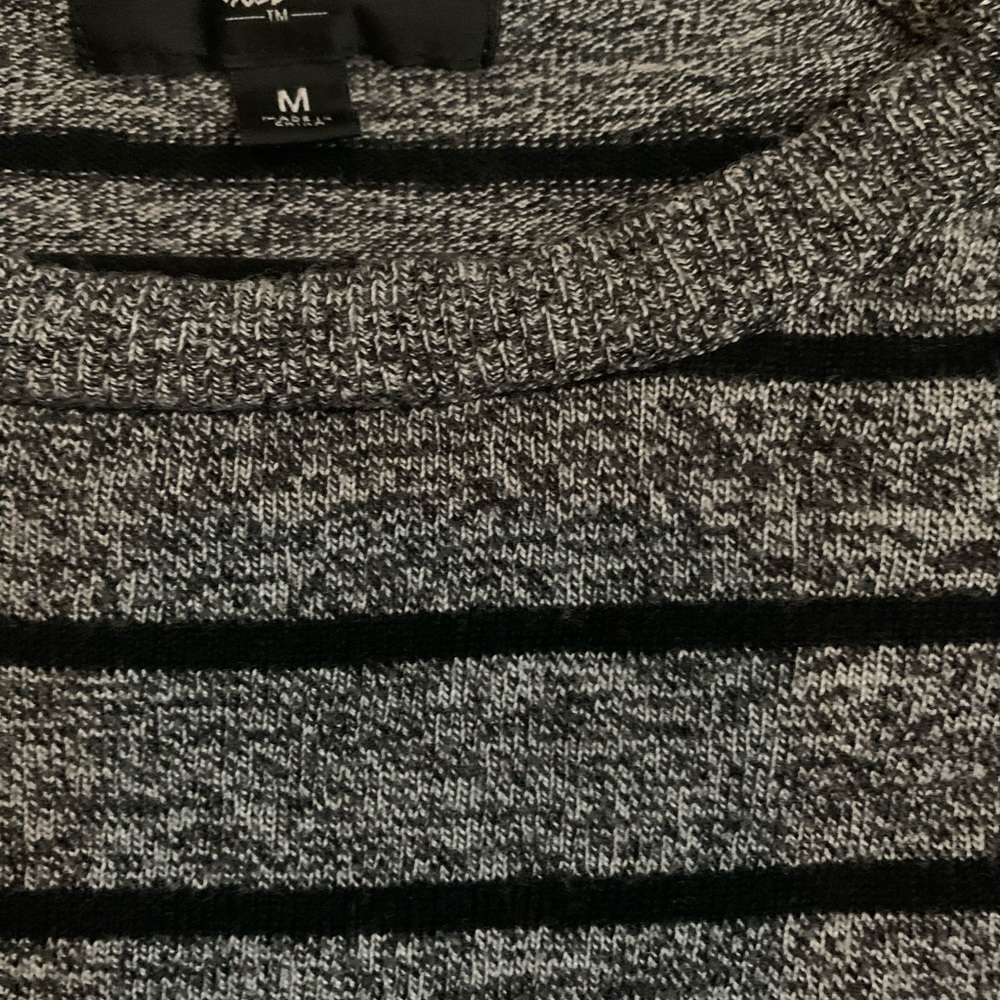 Women’s Mossimo sweater - Picture 7 of 7